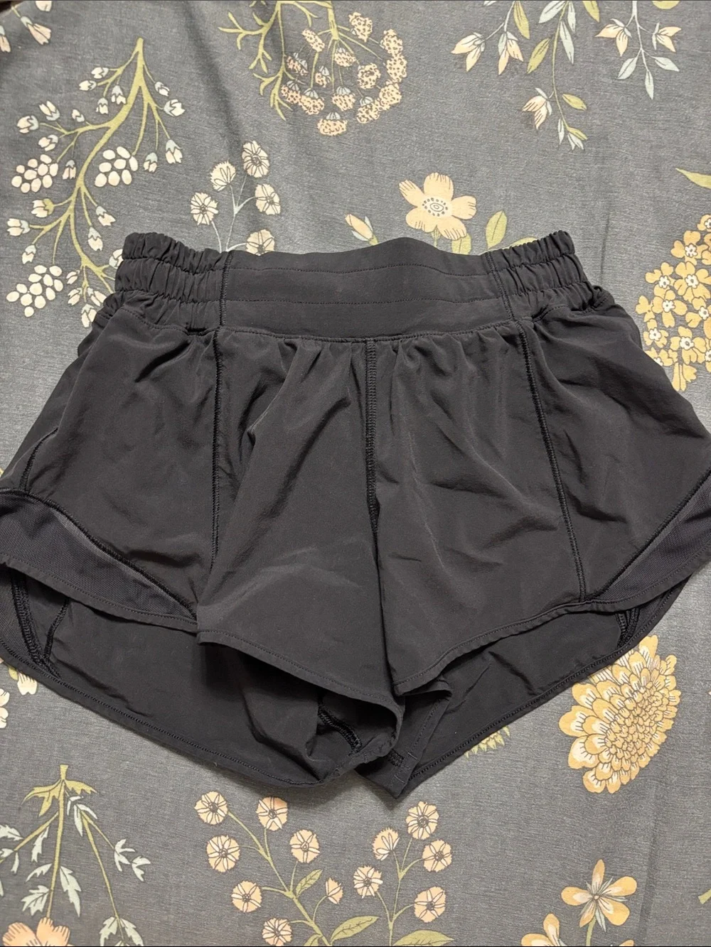 Lululemon Athletica Hotty Hot Low-Rise Lined Short 2.5